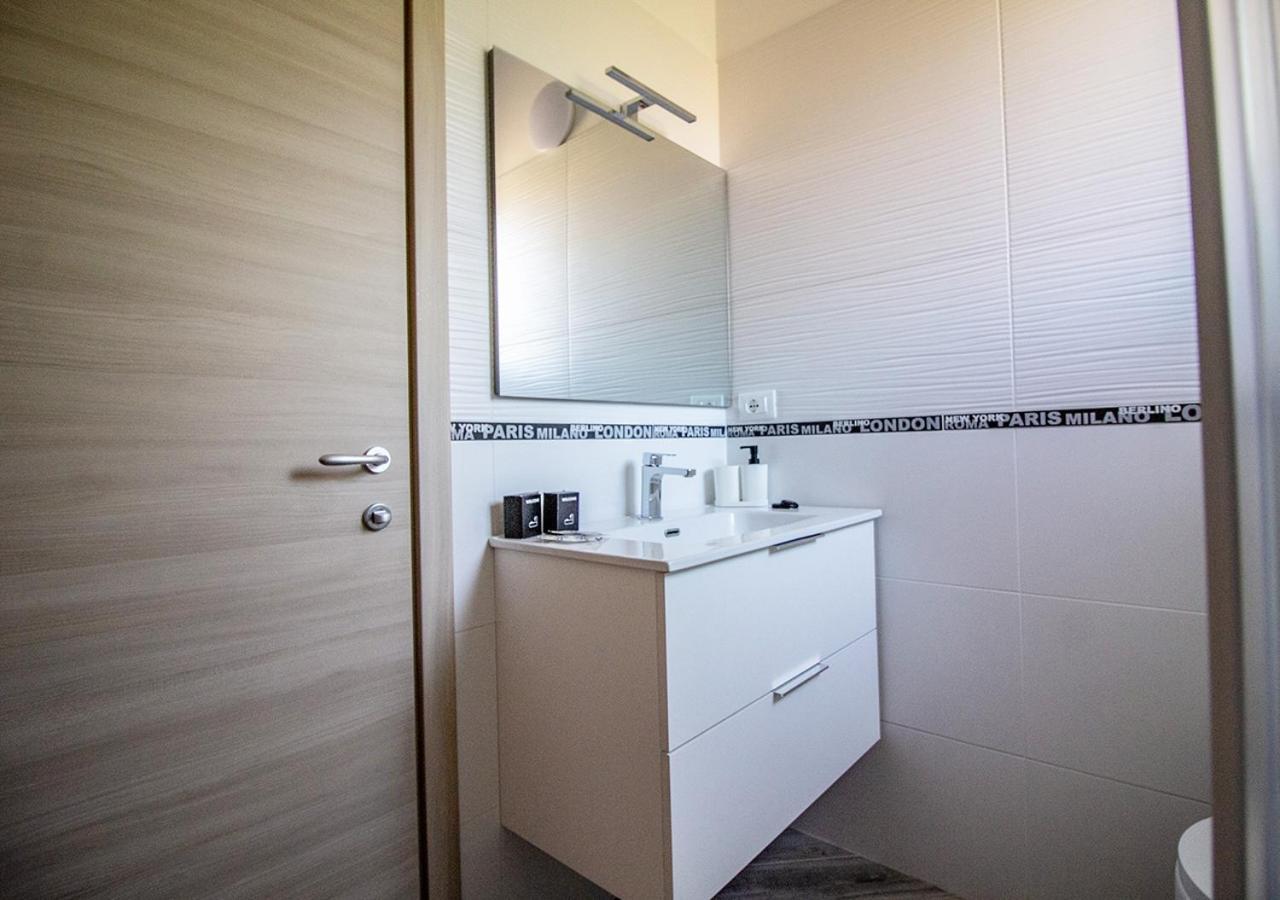 Athena Rooms - Parcheggio Privato Bologna Luaran gambar