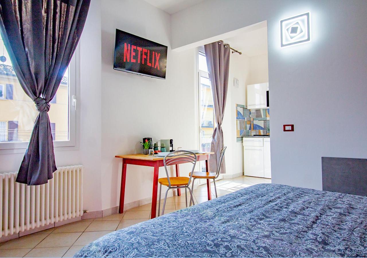 Athena Rooms - Parcheggio Privato Bologna Luaran gambar