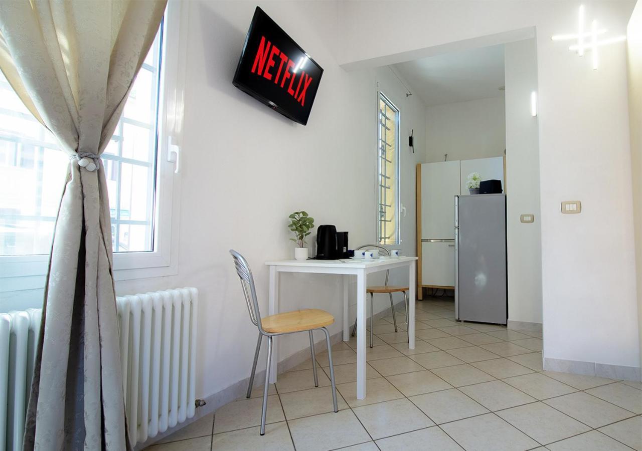 Athena Rooms - Parcheggio Privato Bologna Luaran gambar