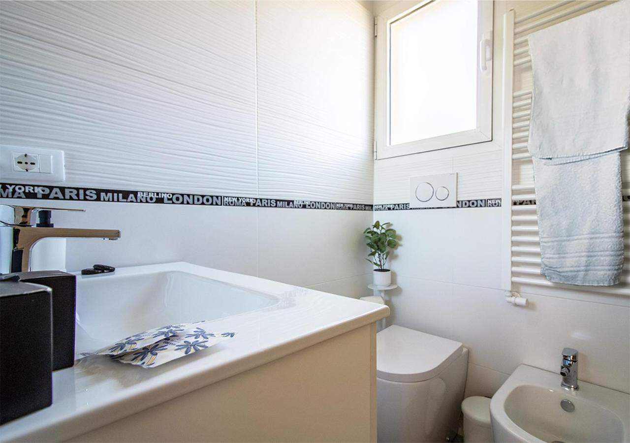 Athena Rooms - Parcheggio Privato Bologna Luaran gambar